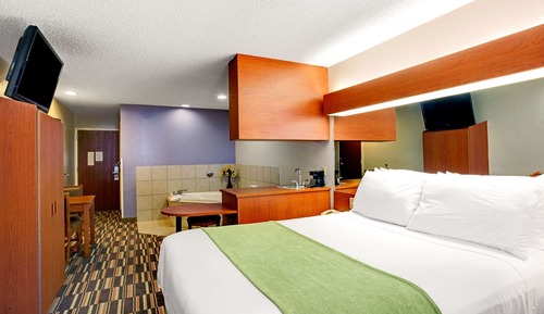 Deluxe Studio Suite, 1 Queen Bed, Non Smoking