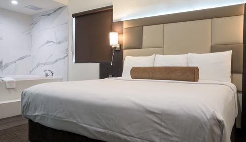 Romantic Suite, 1 King Bed, Jetted Tub