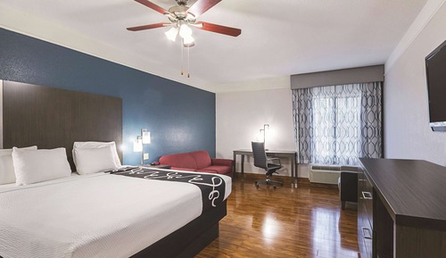 Room, 1 King Bed, Accessible, Non Smoking (Mobility,Roll-In Shower)