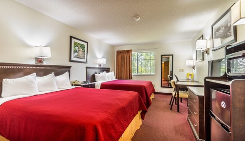 Deluxe Double Room 2 Queens Private Bath