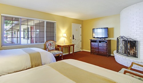 Deluxe Room, 2 Double Beds, Fireplace (Non Pet-Friendly)