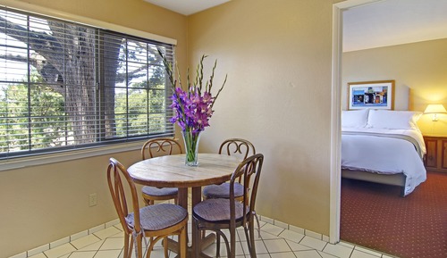 Premium Suite, Multiple Beds, Fireplace (Pet Friendly)