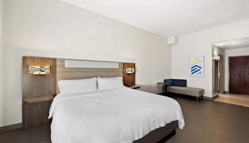 Standard Room, 1 King Bed, Accessible (Communication, Accessible Tub)
