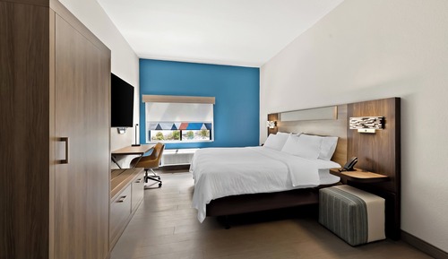 Standard Room, 1 King Bed, Accessible (Communication, Roll-In Shower)