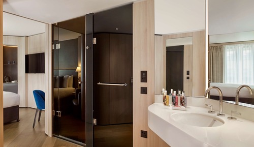 Queen Guest Room