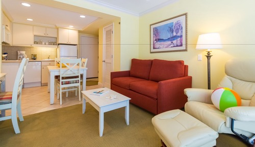Deluxe Studio, 1 King Bed, Beach View