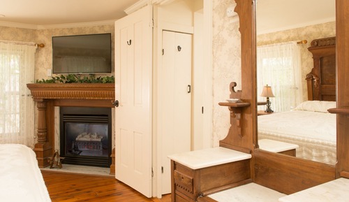 Room, Private Bathroom (#6 Absecon Room)