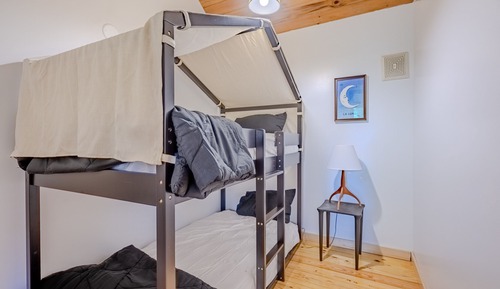 Superior Cabin, Ensuite, Mountain View (Blue Moss)