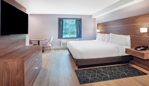 Deluxe Room, 1 King Bed, Non Smoking, Kitchenette