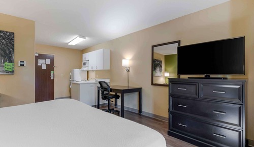 Deluxe Studio, 1 Queen Bed with Sofa bed