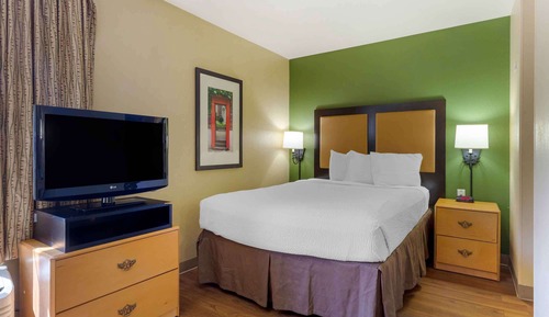 Deluxe Studio, 1 Queen Bed with Sofa bed, Accessible, Non Smoking