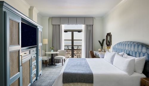 Deluxe King Balconette