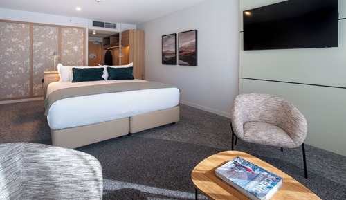 Premium Room, 1 King Bed, Mountain View