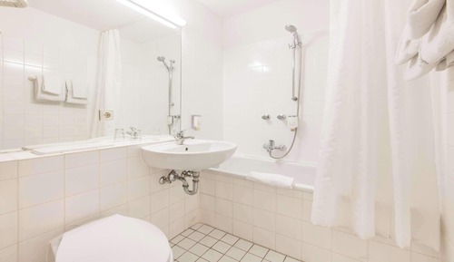 Family Room, Multiple Beds, Bathtub (Cozy Sitting Corner)