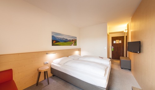 Standard Room, 1 Queen Bed