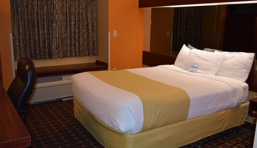 Suite, 1 Queen Bed, Accessible, Non Smoking