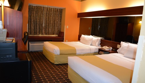 Room, 2 Queen Beds, Accessible, Non Smoking