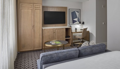 Superior One King Room