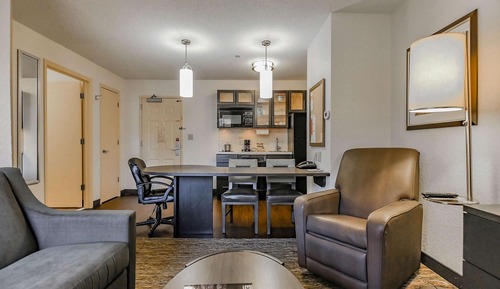 Suite, 1 Queen Bed, Accessible (Mobility Tub One Bedroom)