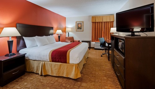 Standard Room, 1 King Bed, Accessible, Bathtub
