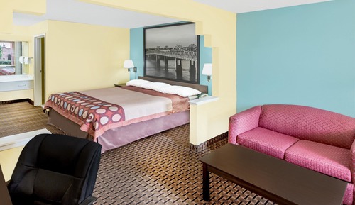 Studio Suite, 1 King Bed, Smoking