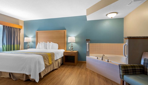 Standard Room, 1 King Bed, Non Smoking, Jetted Tub
