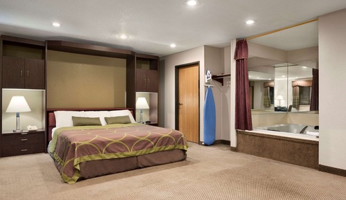 Business Room, 1 King Bed, Hot Tub