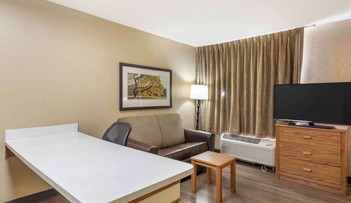 Deluxe Studio, 1 Queen Bed with Sofa bed, Non Smoking