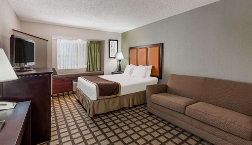 Standard Room, 1 Queen Bed, Accessible