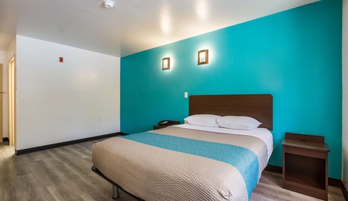 Standard Room, 1 Queen Bed, Non Smoking