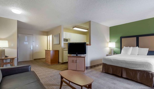 Deluxe Studio, 1 Queen Bed with Sofa bed, Non Smoking
