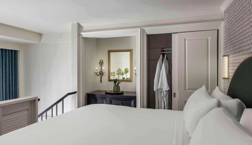 Suite, 1 King Bed with Sofa bed (Bi-Level Suite)