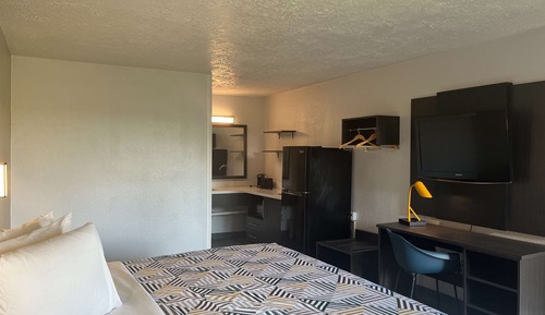 Standard Room, 1 Queen Bed, Non Smoking, Kitchenette