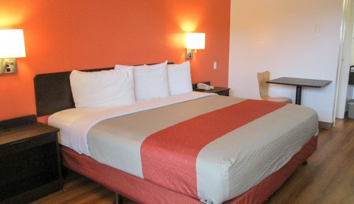 Standard Room, 1 King Bed, Non Smoking