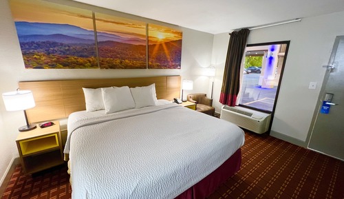 Standard Room, 1 King Bed, Smoking