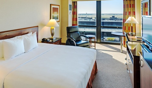 Room, 1 King Bed (Runway View)