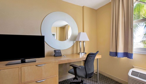 Deluxe Room, 1 King Bed, Non Smoking