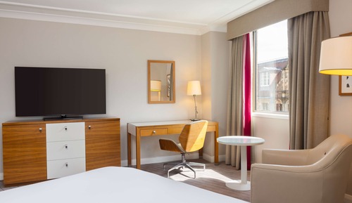 Executive Room, 1 King Bed, Corner