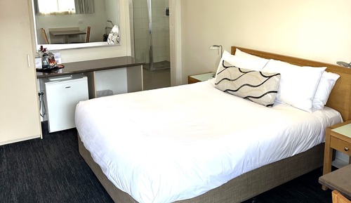 Standard Queen Room