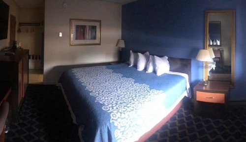 Standard Room, 1 King Bed