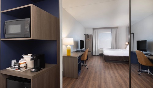 Suite, 1 King Bed with Sofa bed, Accessible, Non Smoking (Roll-In Shower)