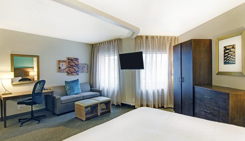 Studio Suite, 1 King Bed, Kitchen
