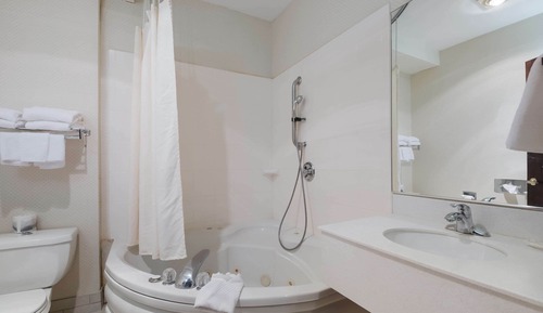 Suite, Jetted Tub