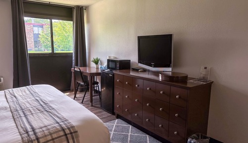 Deluxe Room, 1 King Bed, Non Smoking