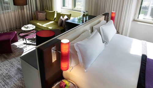 Junior Suite, 1 Queen Bed, Corner (Executive)