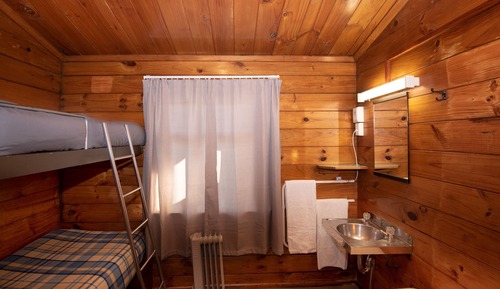 Backpacker Bunk - Shared Bathroom