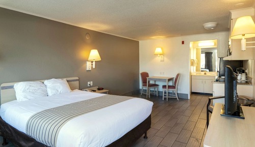Room, 1 Queen Bed, Accessible, Non Smoking (Efficiency, Upgrade)