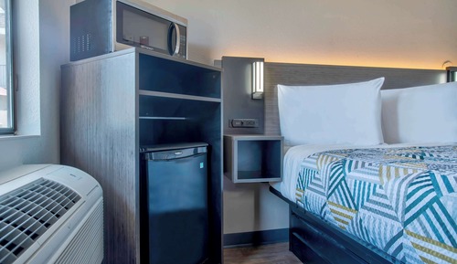 Standard Room, 1 Queen Bed, Accessible, Non Smoking
