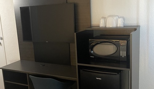Deluxe Room, 1 Queen Bed, Non Smoking, Refrigerator & Microwave