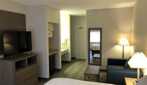 Deluxe 1 King Room